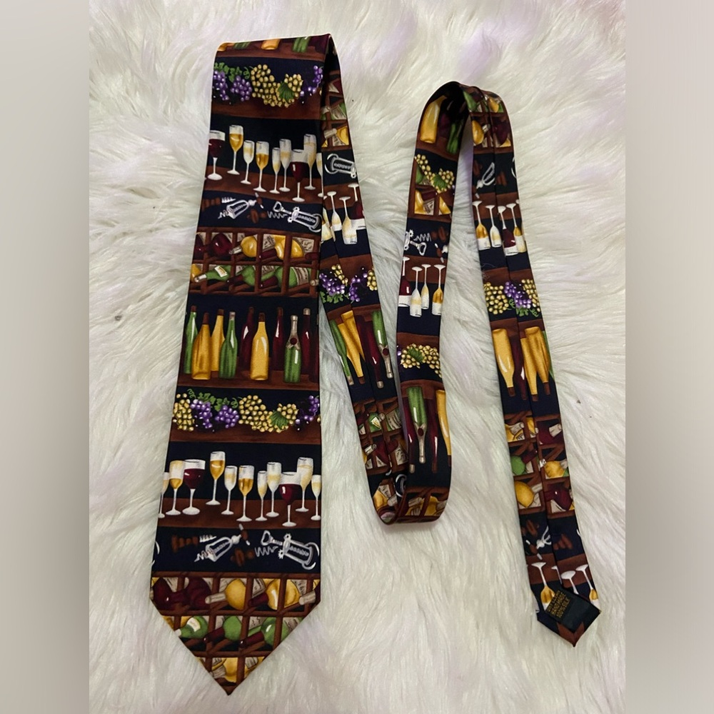 ALYNN  Tie - Picture 2 of 5